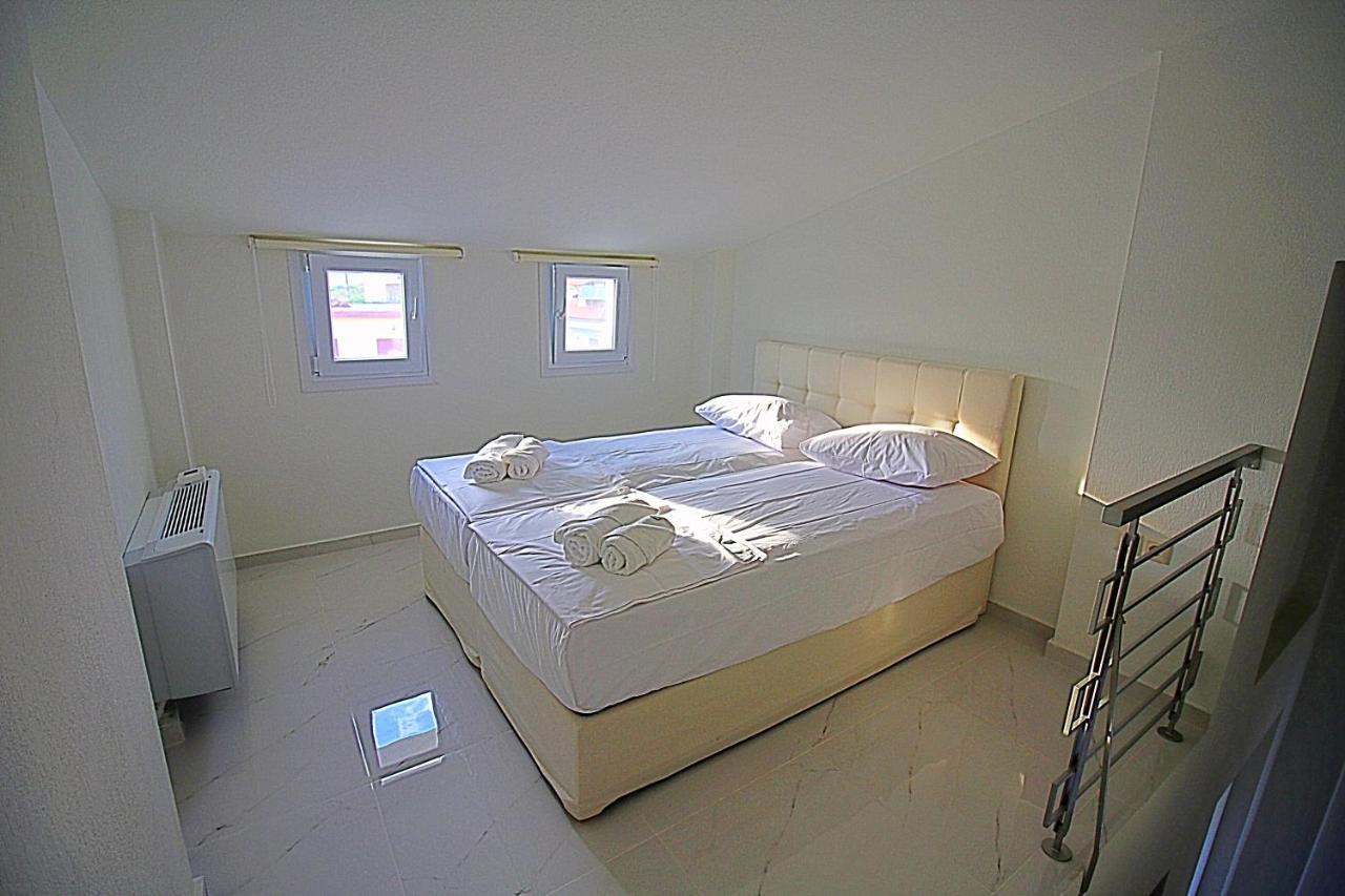 Sky Rays Luxury Apartments Nikíti Eksteriør bilde